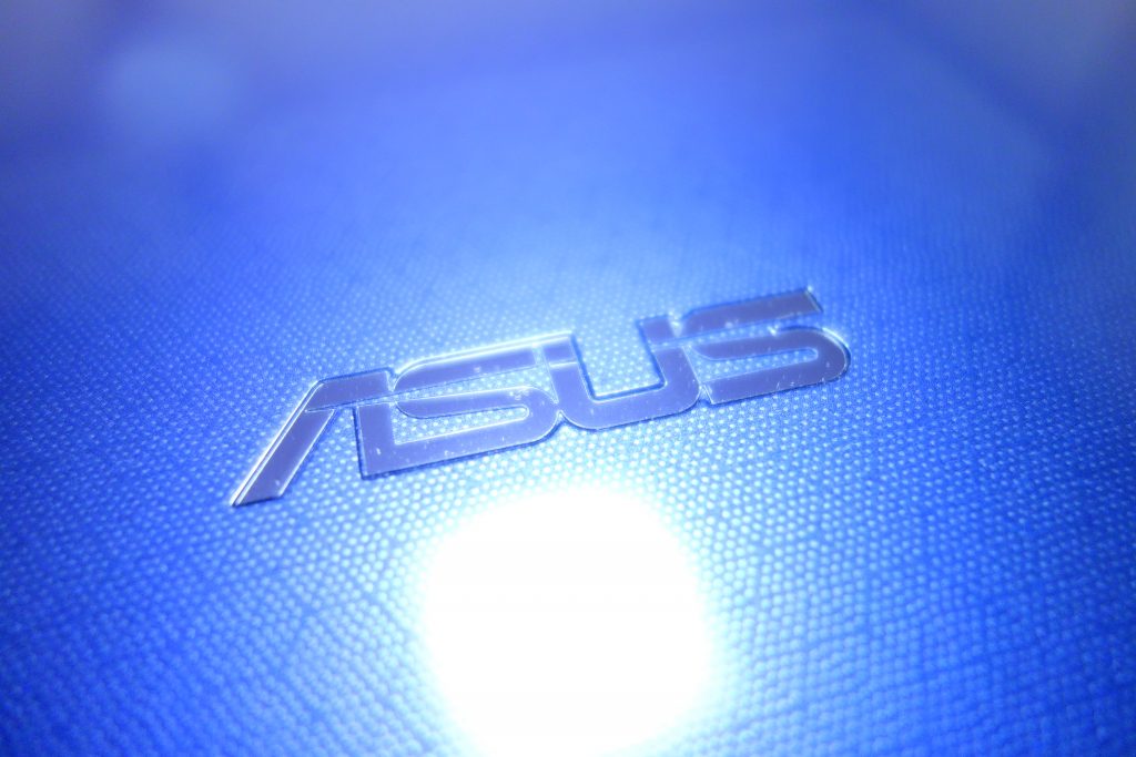 ASUS VivoBook E203NA カフェ 作業